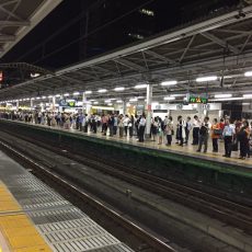 深夜の秋葉原駅